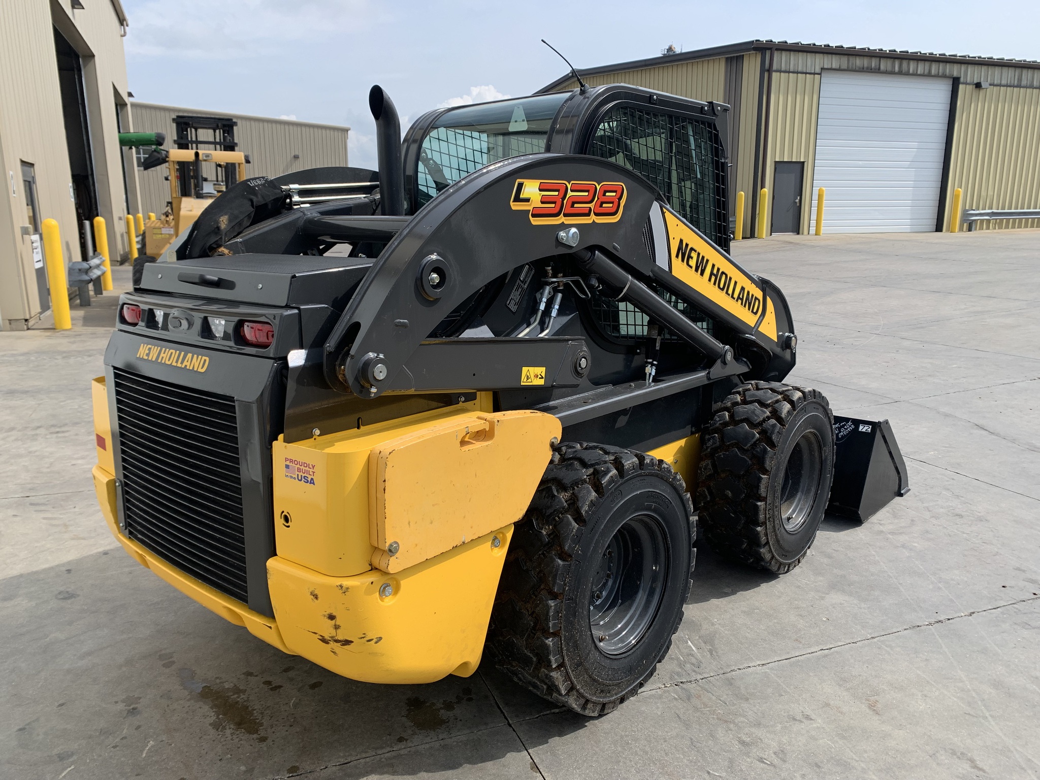 2025 New Holland L328 Image 3