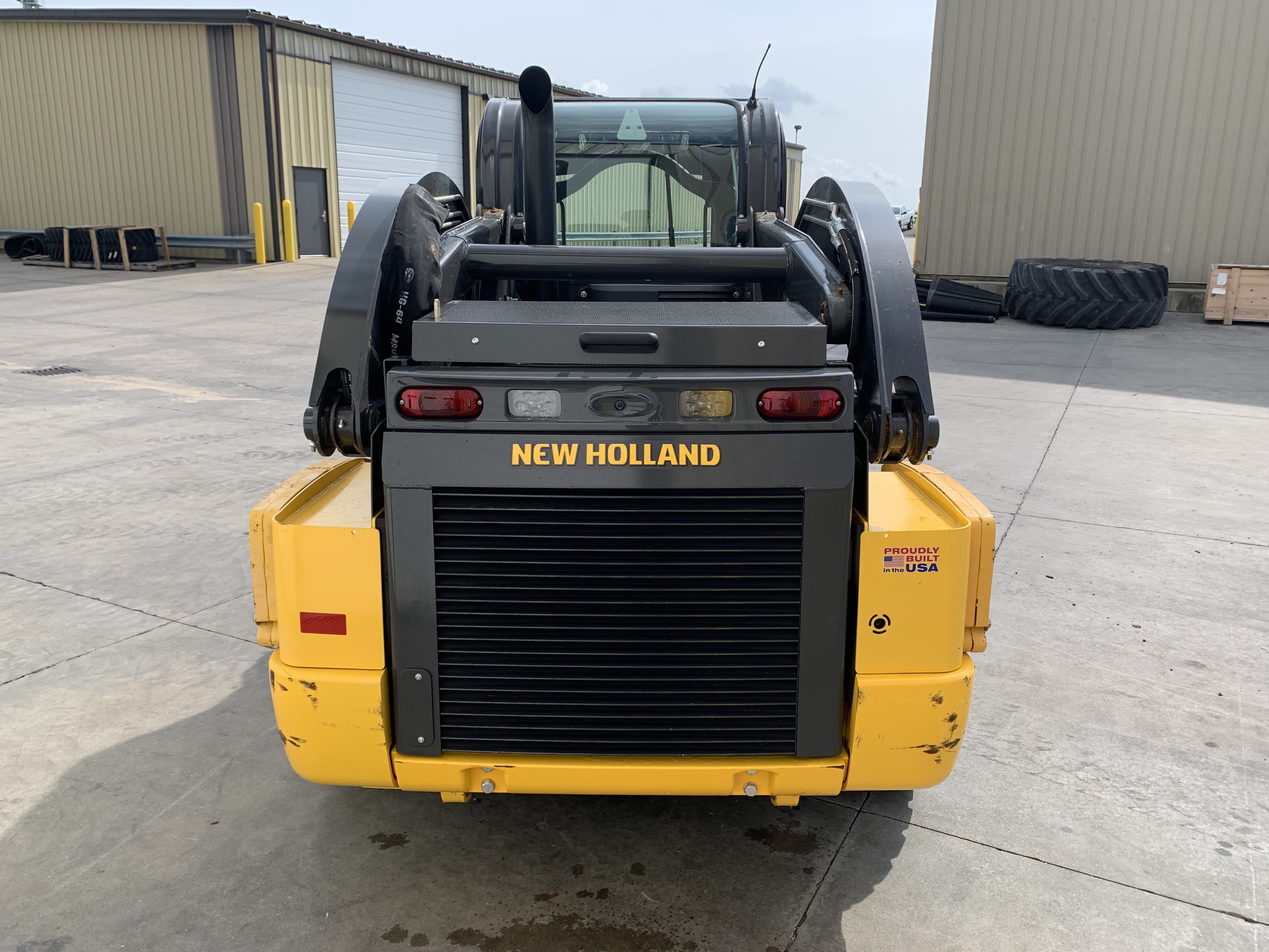 2025 New Holland L328 Image 4