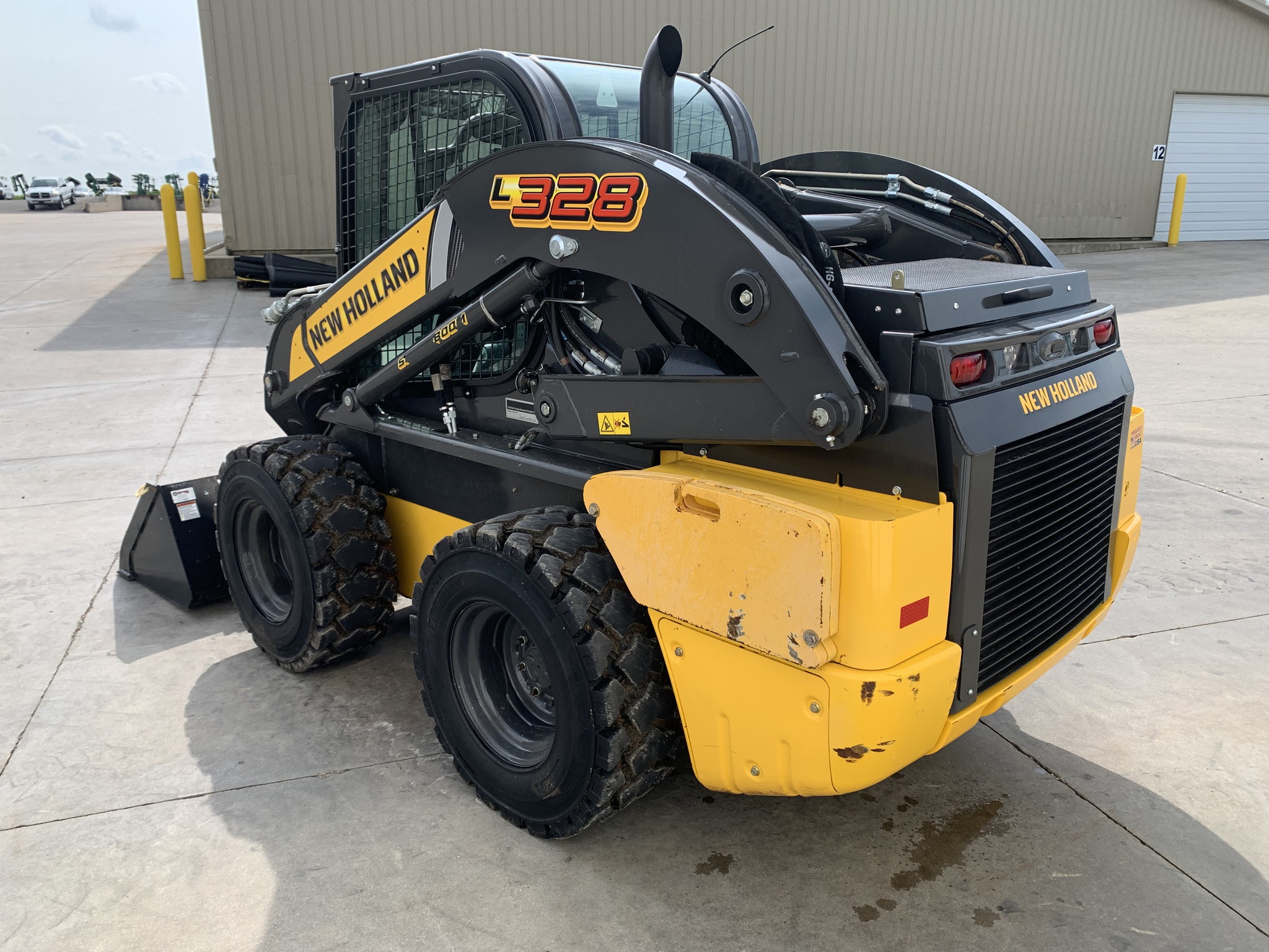 2025 New Holland L328 Image 5