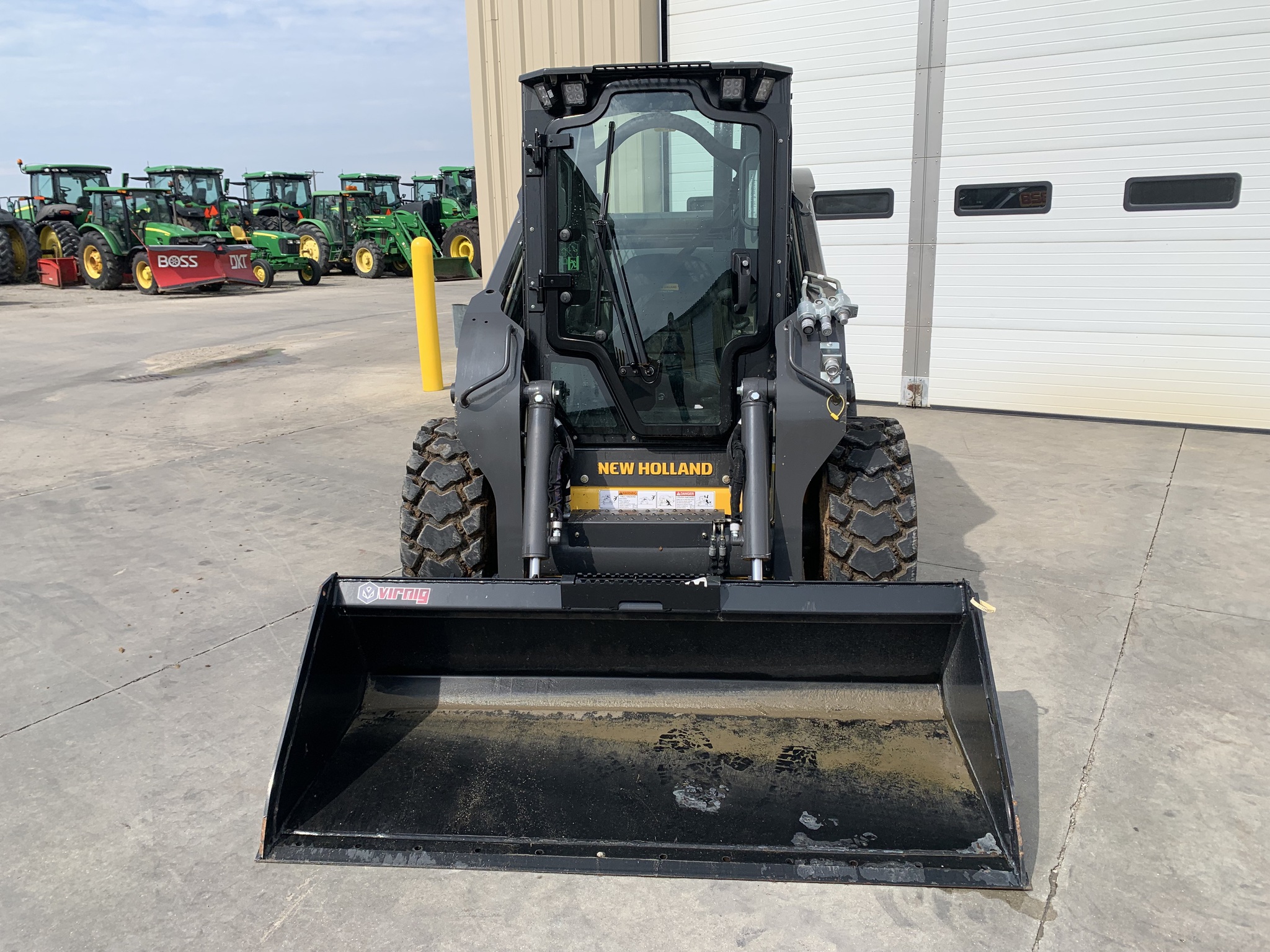 2025 New Holland L328 Image 8