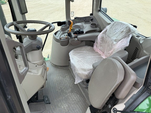 2025 John Deere 6M 155 - Photo40