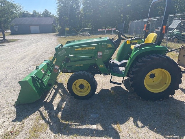 2009 John Deere 3032E Image 2