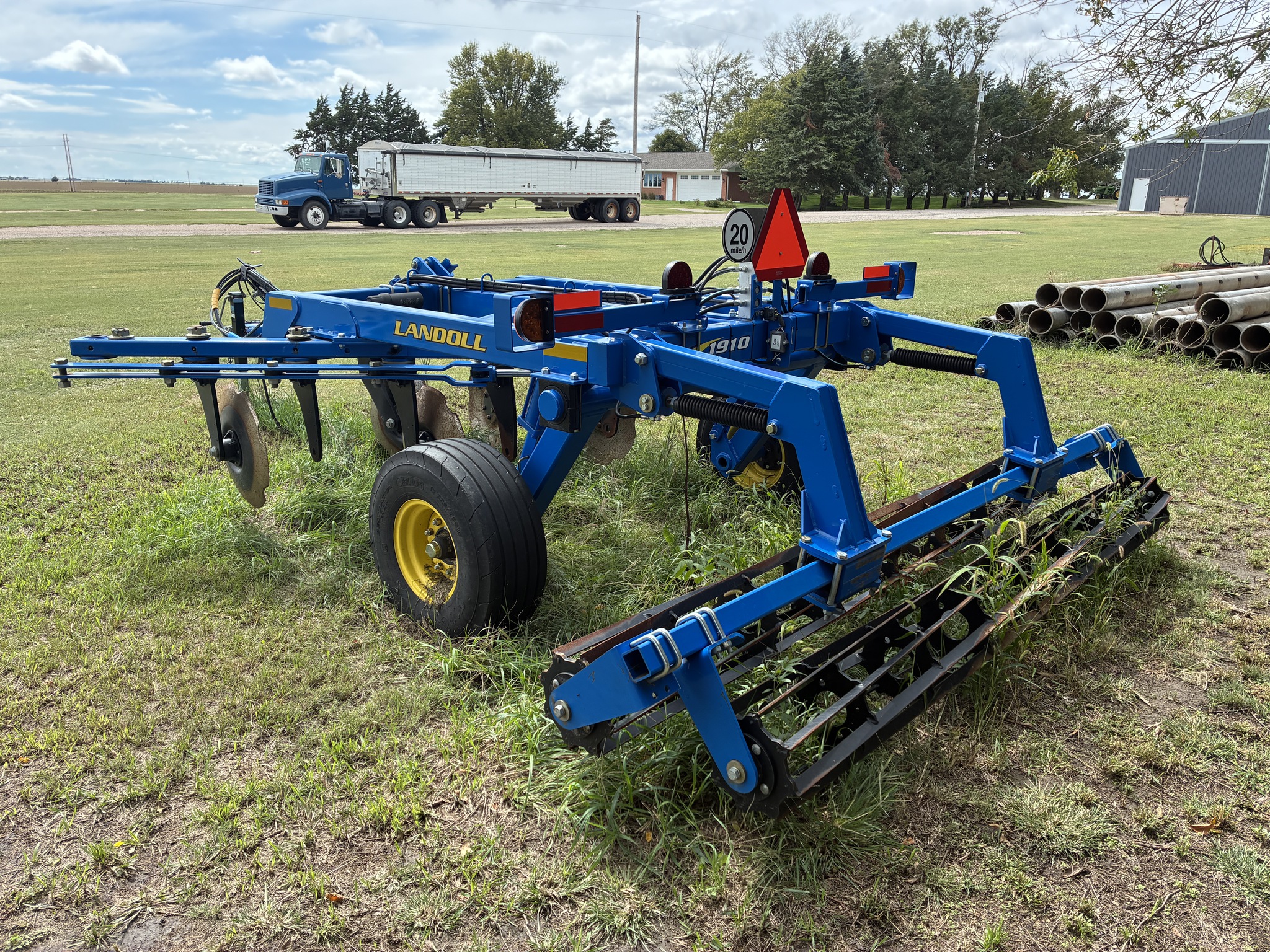 2022 Landoll 1910-11 Pivot Track Closer Image 4