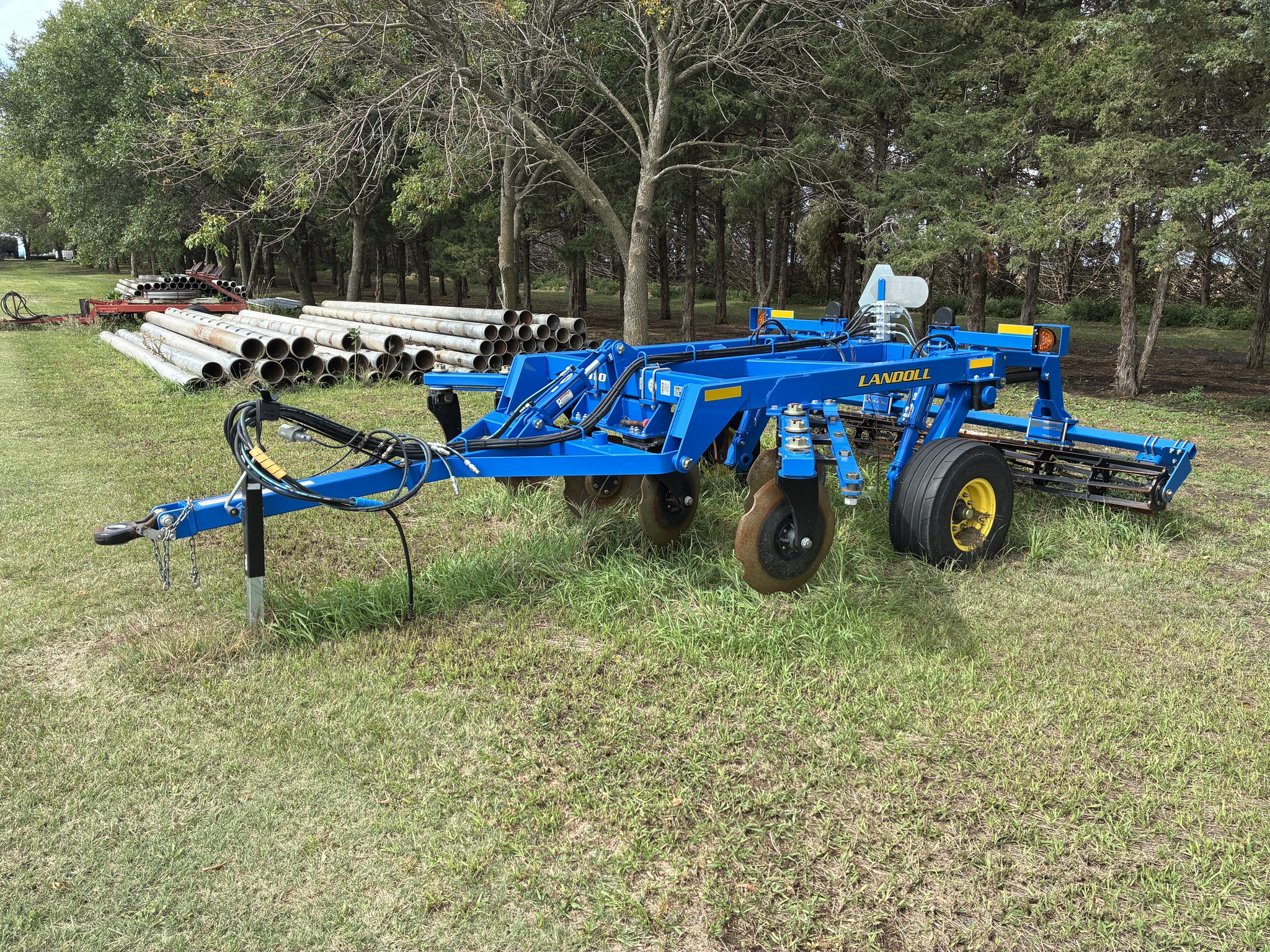2022 Landoll 1910-11 Pivot Track Closer Image 1