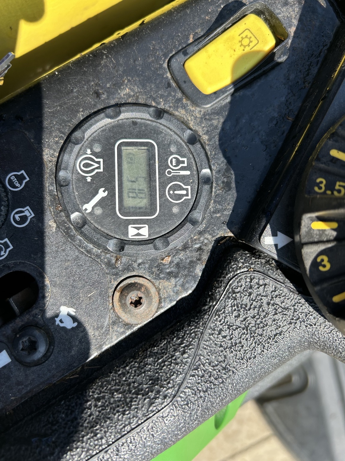 2016 John Deere Z930M Image 9