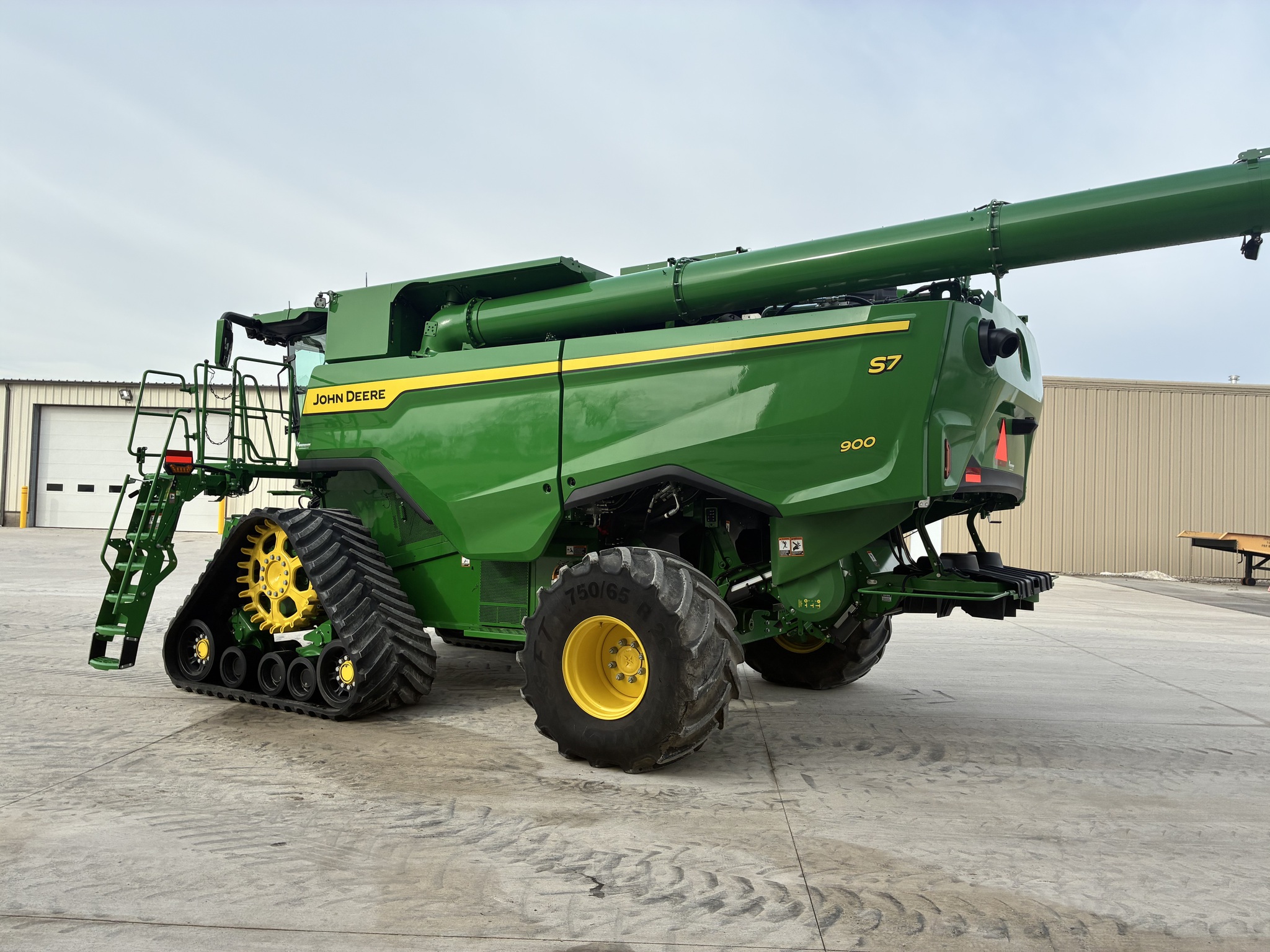2025 John Deere S7 900 Image 8
