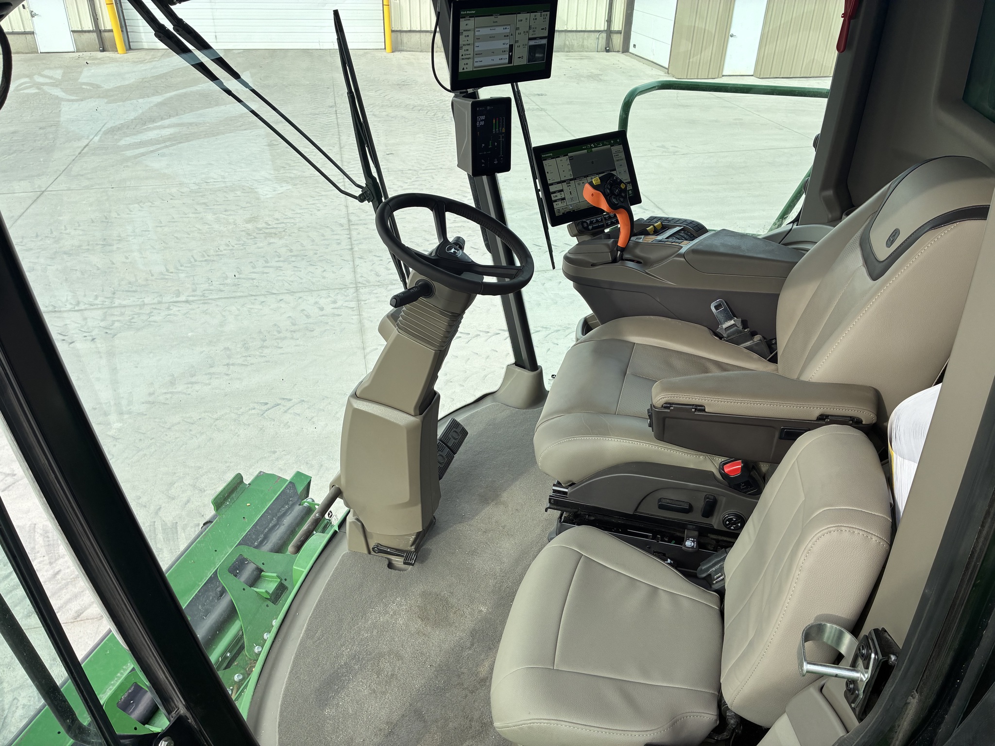 2025 John Deere S7 900 Image 9