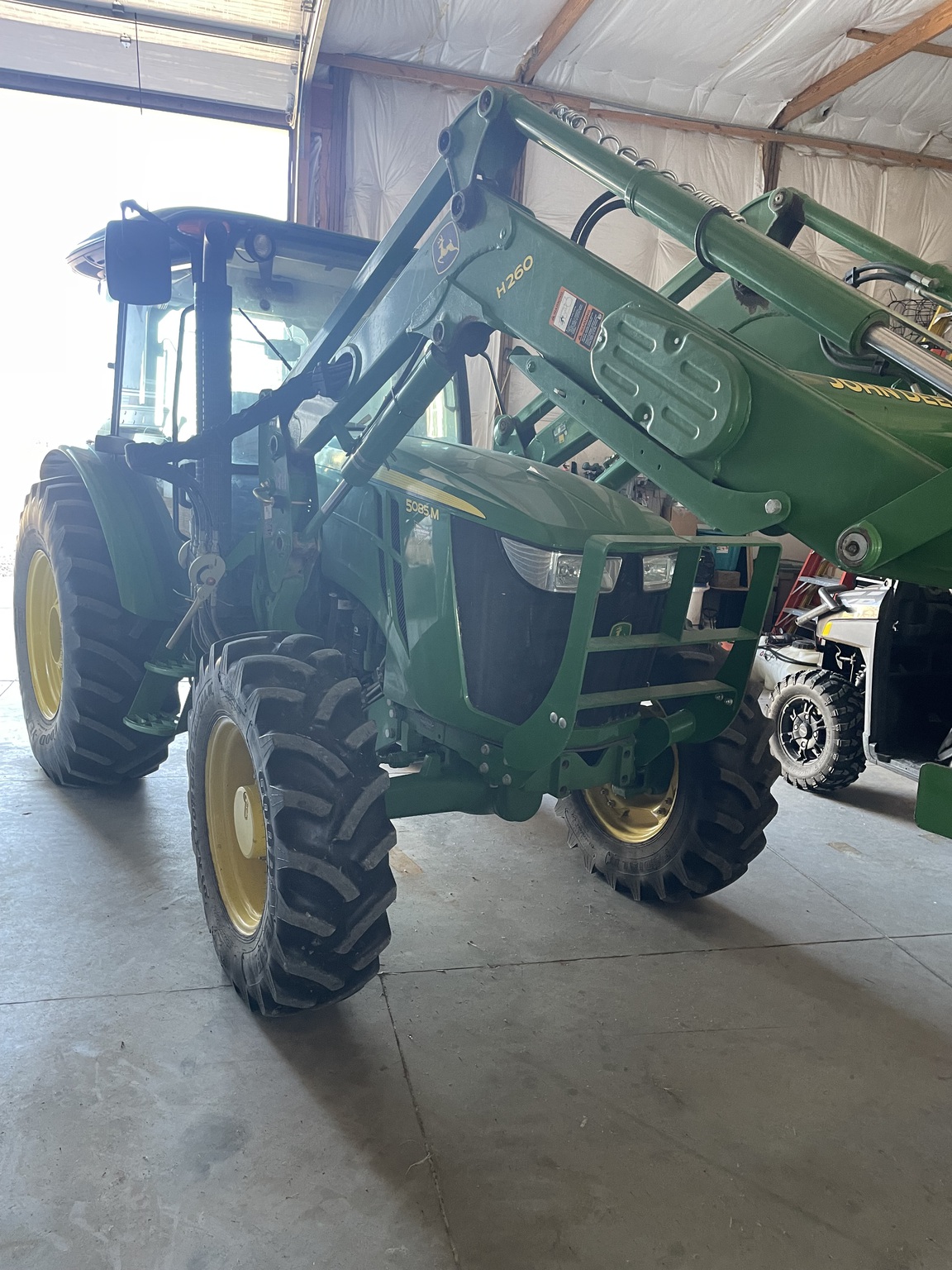 2014 John Deere 5085M Image 4