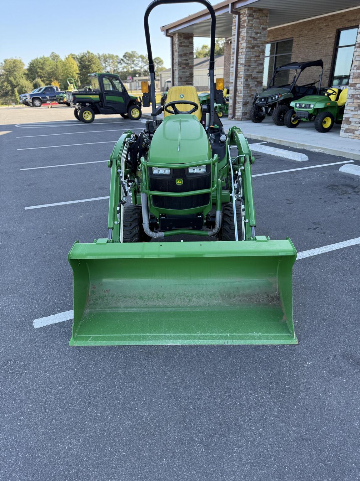 2023 John Deere 1025R Image 3