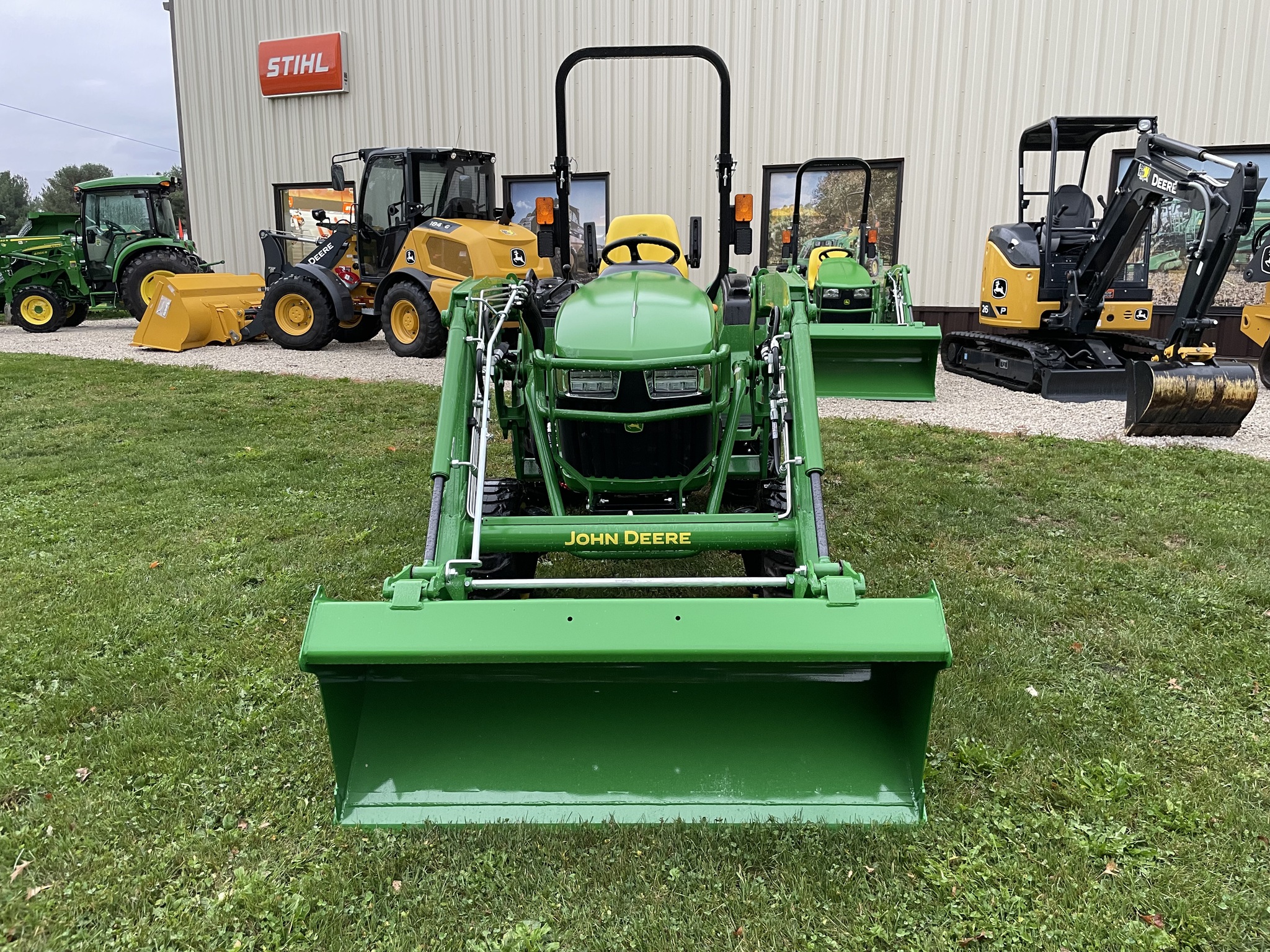 2025 John Deere 2032R Image 1