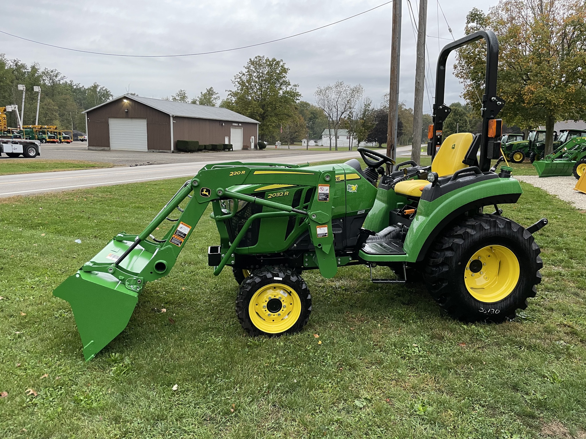 2025 John Deere 2032R Image 2