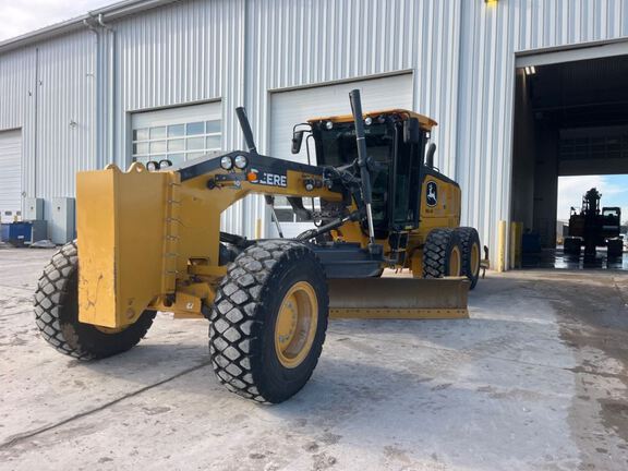 Photo of a 2024 John Deere 772G