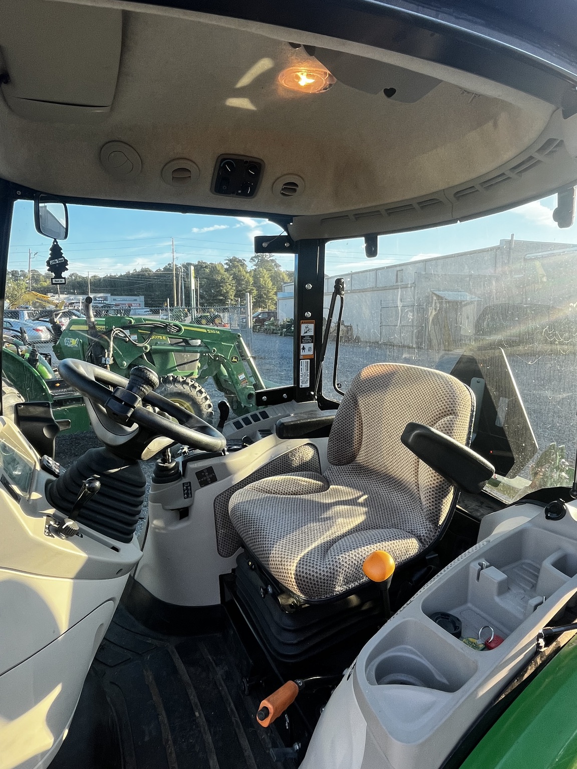 2022 John Deere 3039R Image 3