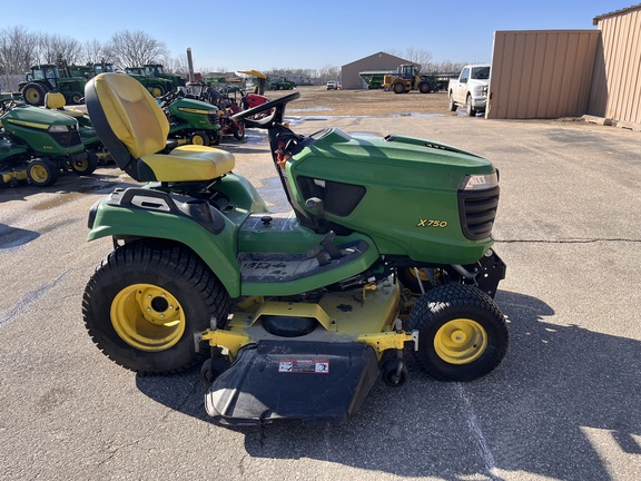 2017 John Deere X750 - Photo4