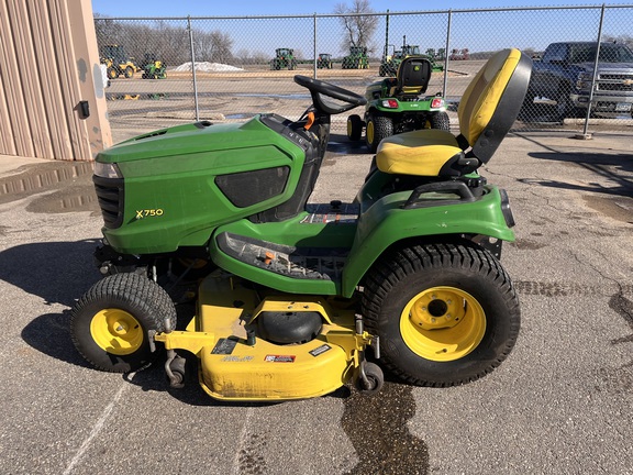 2017 John Deere X750 - Photo8
