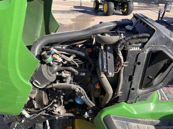 2017 John Deere X750 - Photo15