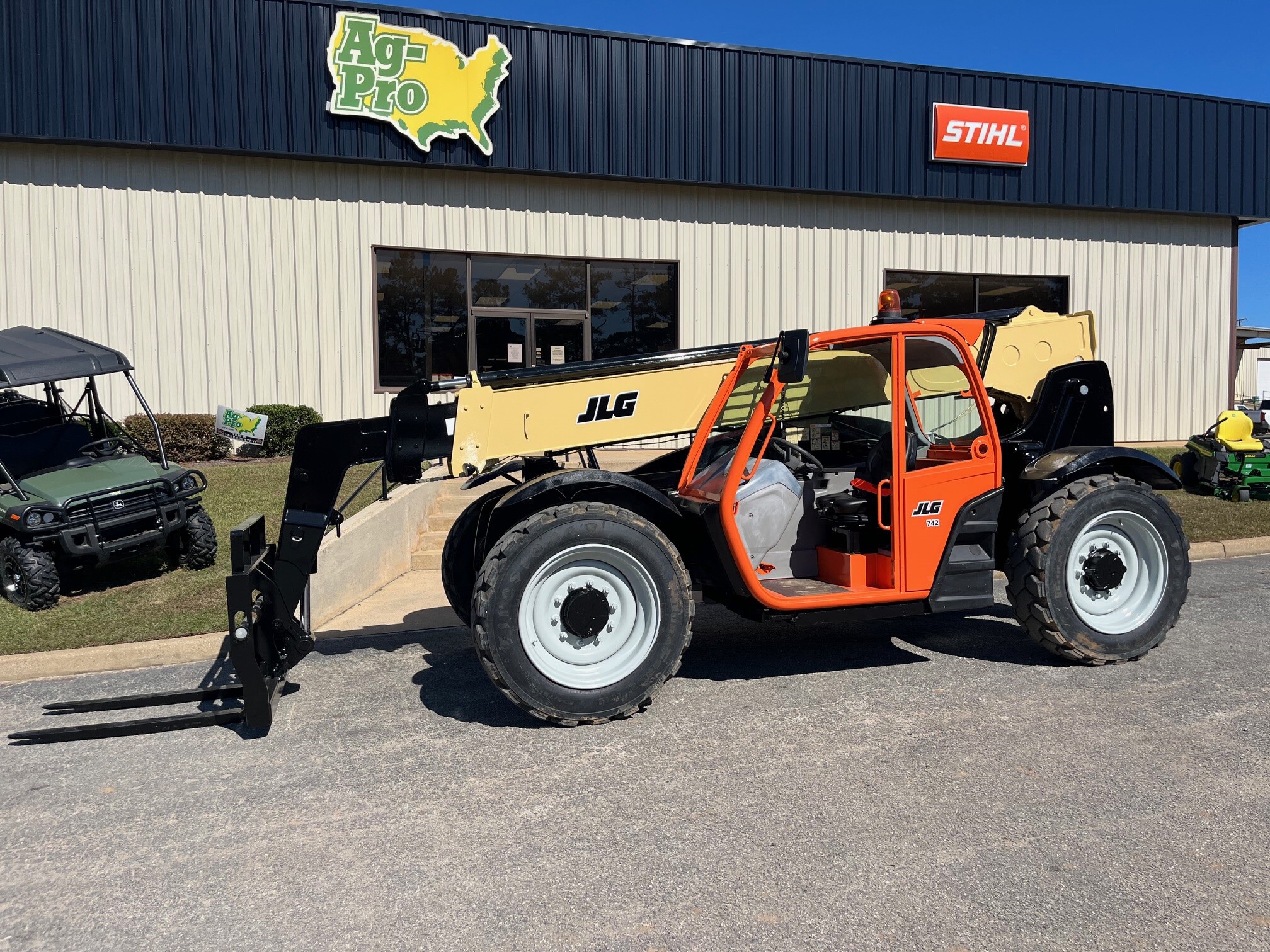 2018 JLG 742 Image 1