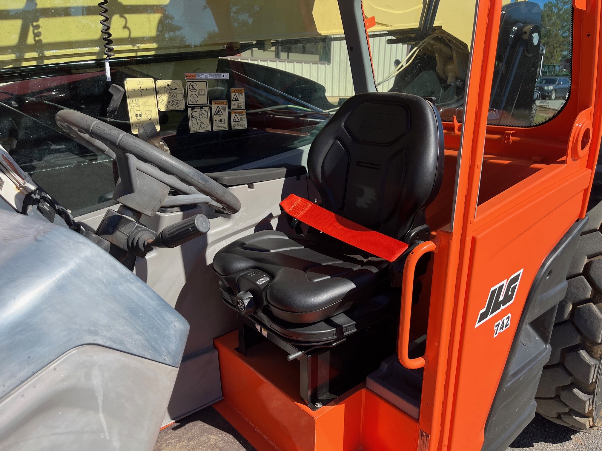 2018 JLG 742 Image 3