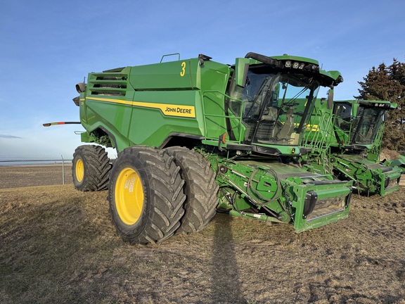 Used 2023 John Deere X9 1000 Combines at Horizon Ag & Turf in Warburg, AB - Photo3