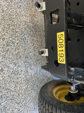 2017 John Deere X730 - Photo10