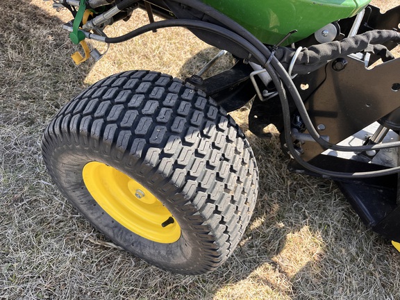 2017 John Deere X730 - Photo10