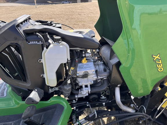 2017 John Deere X730 - Photo16