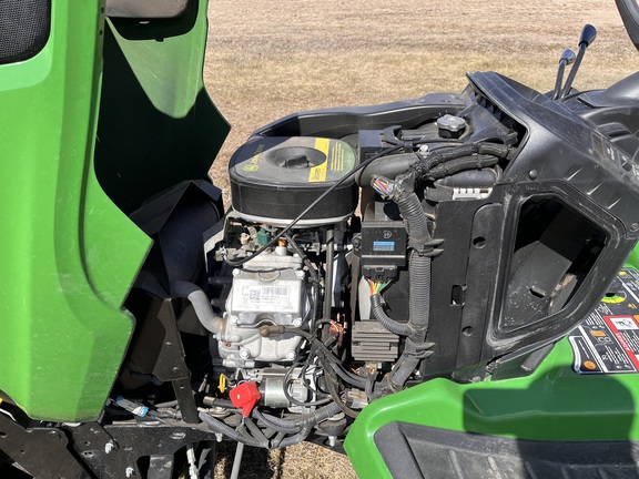 2017 John Deere X730 - Photo15
