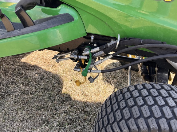2017 John Deere X730 - Photo18