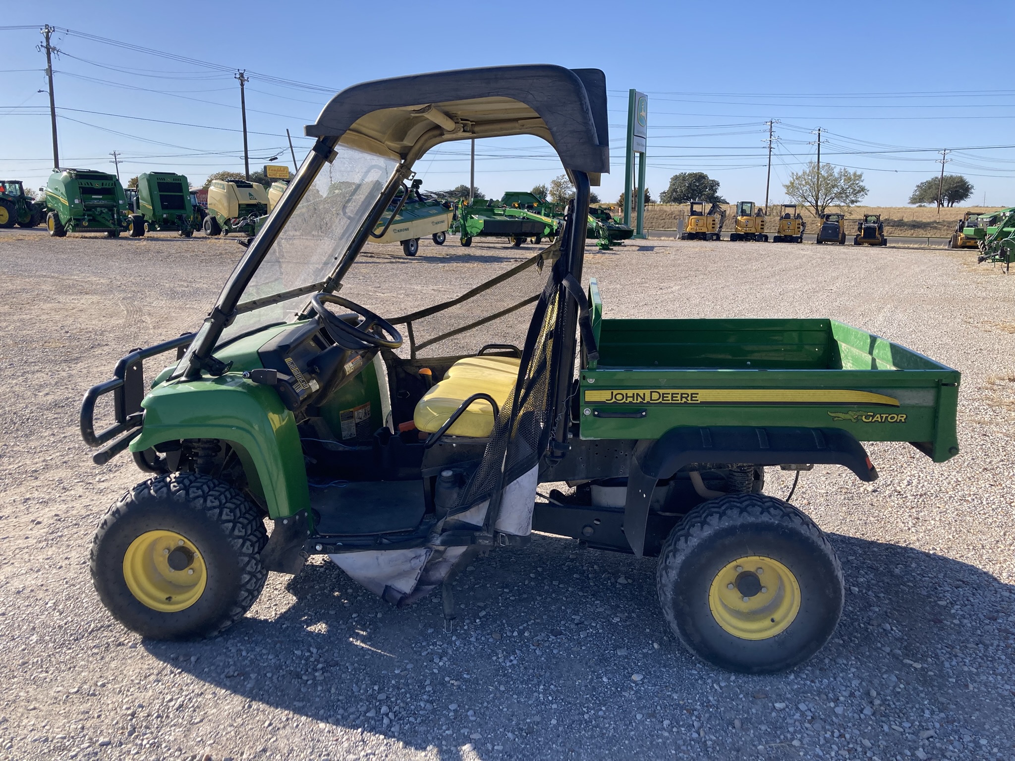 2017 John Deere HPX 4X4 Image 3