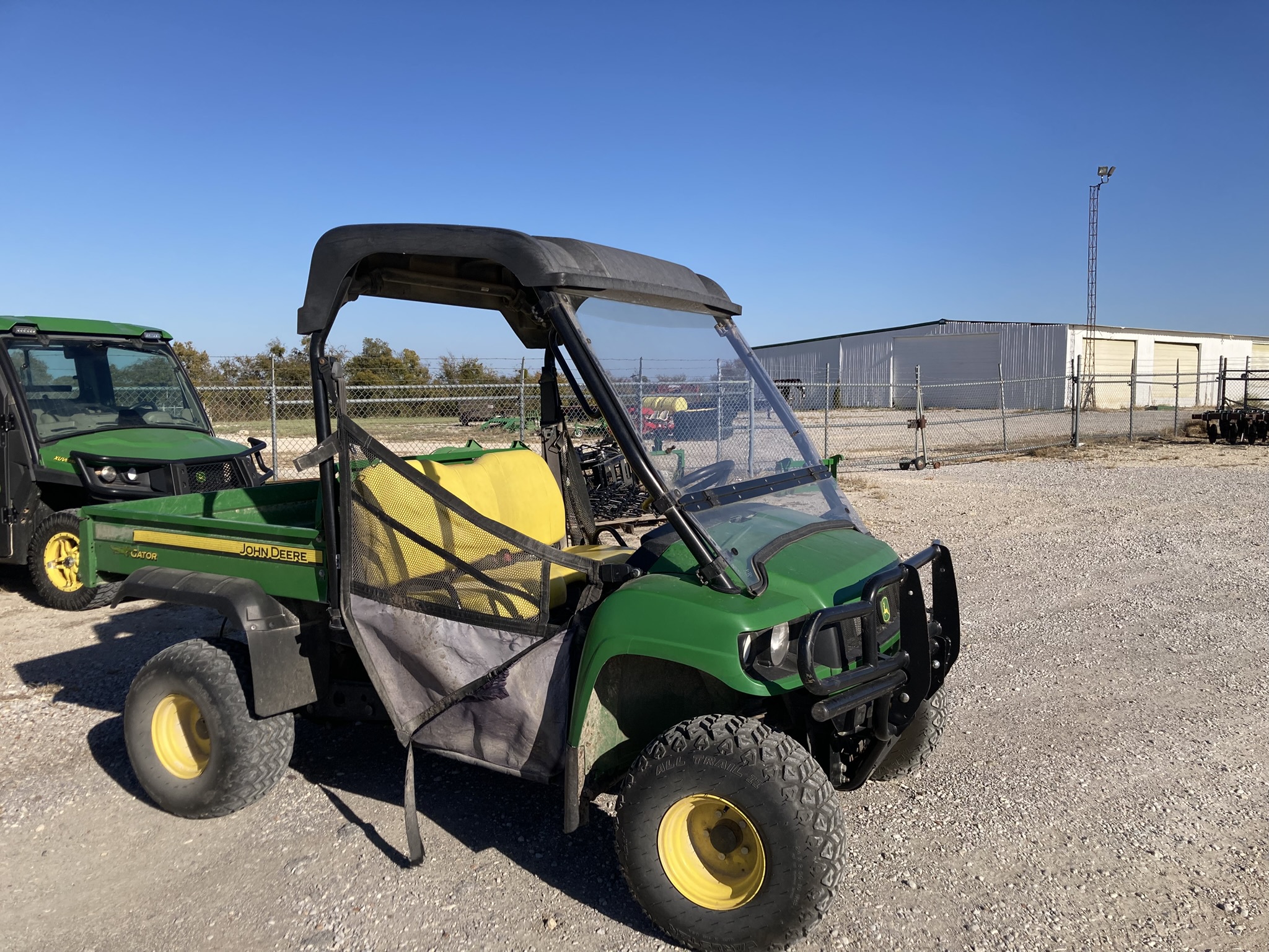 2017 John Deere HPX 4X4 Image 8