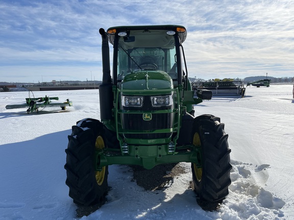 2025 John Deere 5090E - Photo3