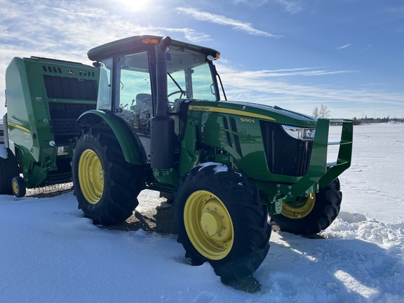 2025 John Deere 5090E - Photo4