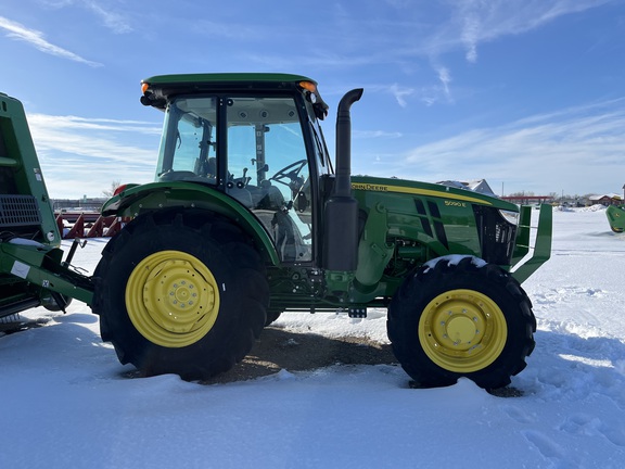 2025 John Deere 5090E - Photo5