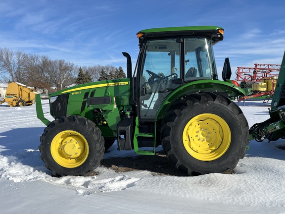 2025 John Deere 5090E - Photo8