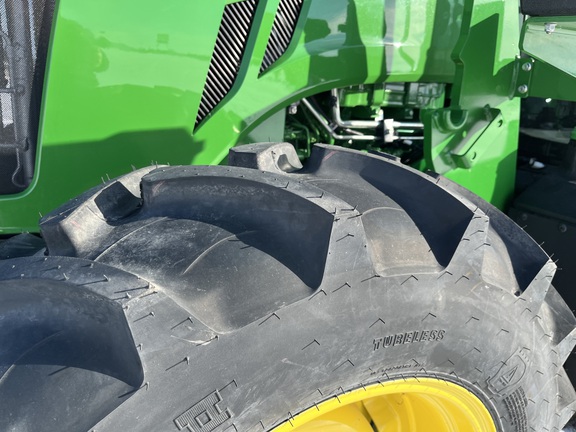 2025 John Deere 5090E - Photo11