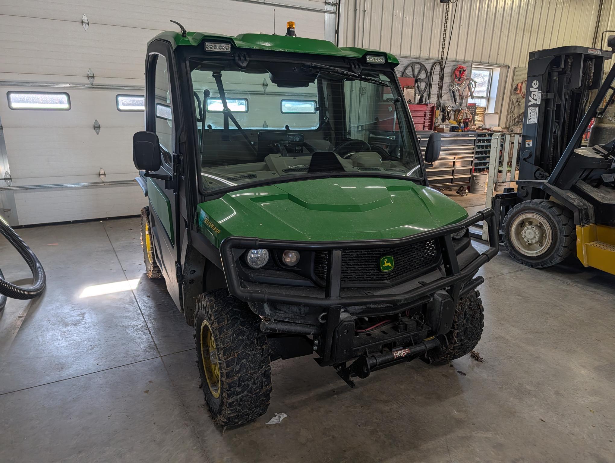 2023 John Deere XUV 835R Image 1