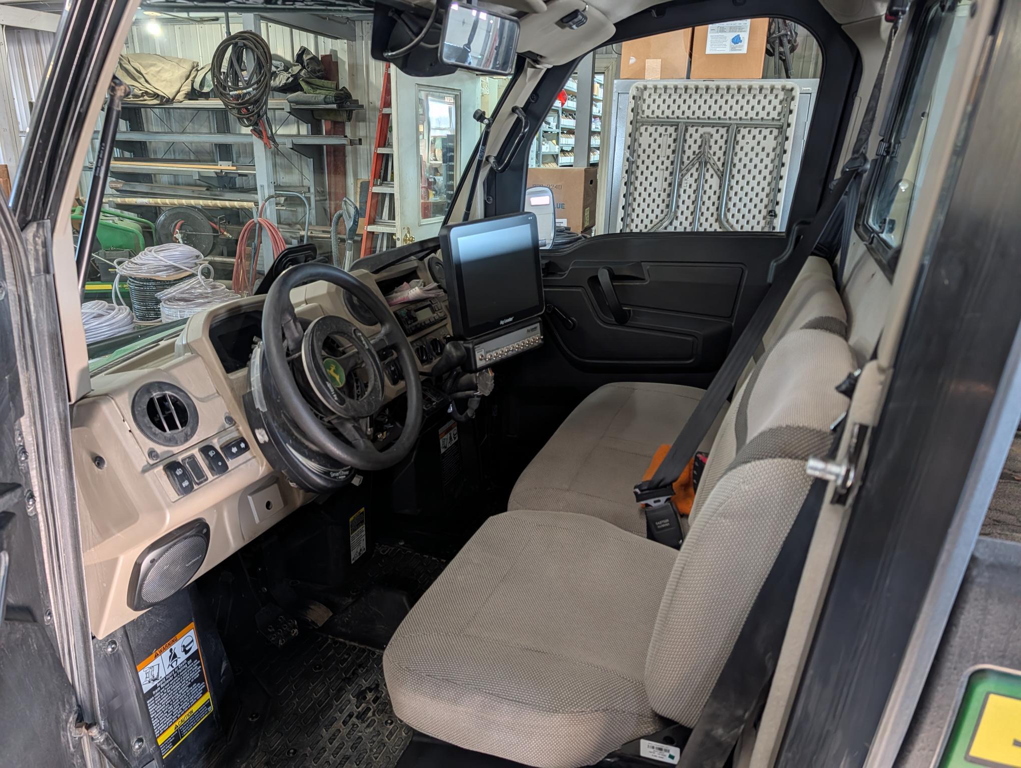 2023 John Deere XUV 835R Image 5