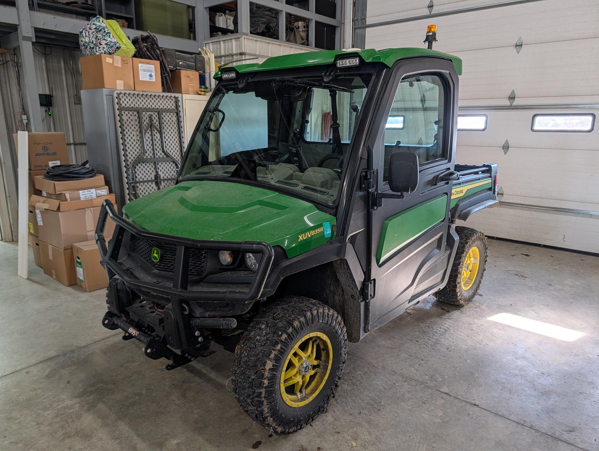 2023 John Deere XUV 835R Image 2