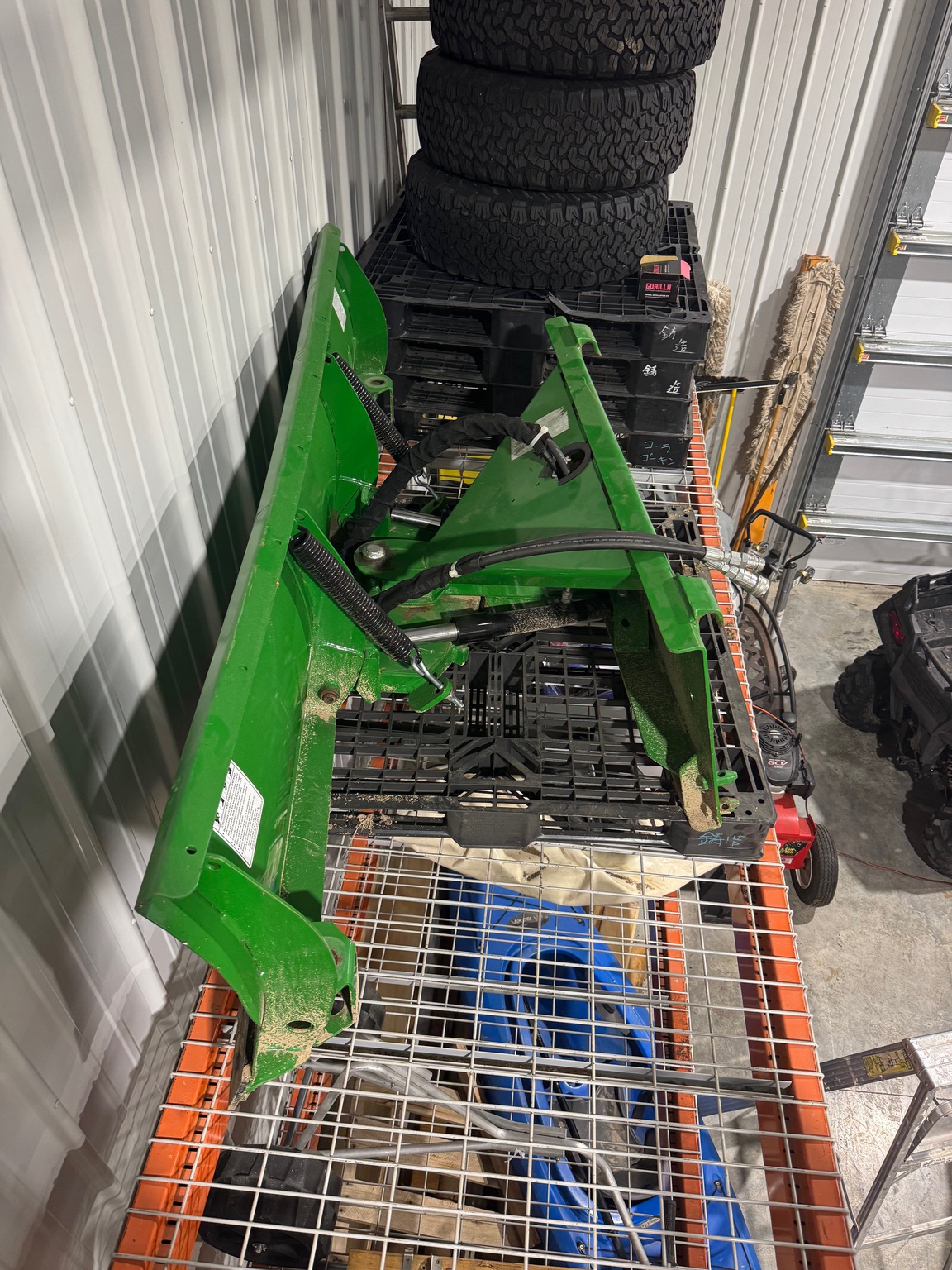 2010 Frontier AF11E-84 Image 1