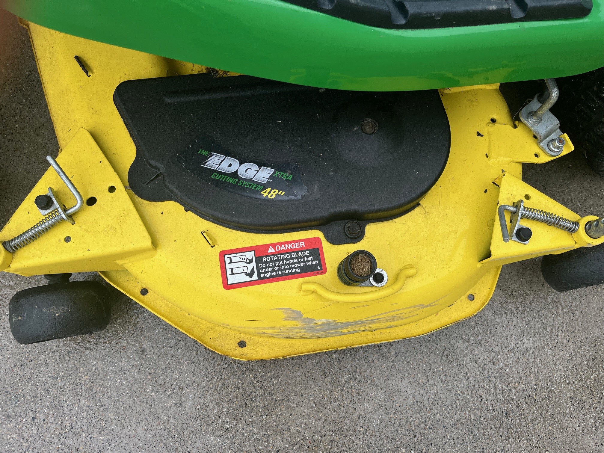 2015 John Deere X320 Image 4