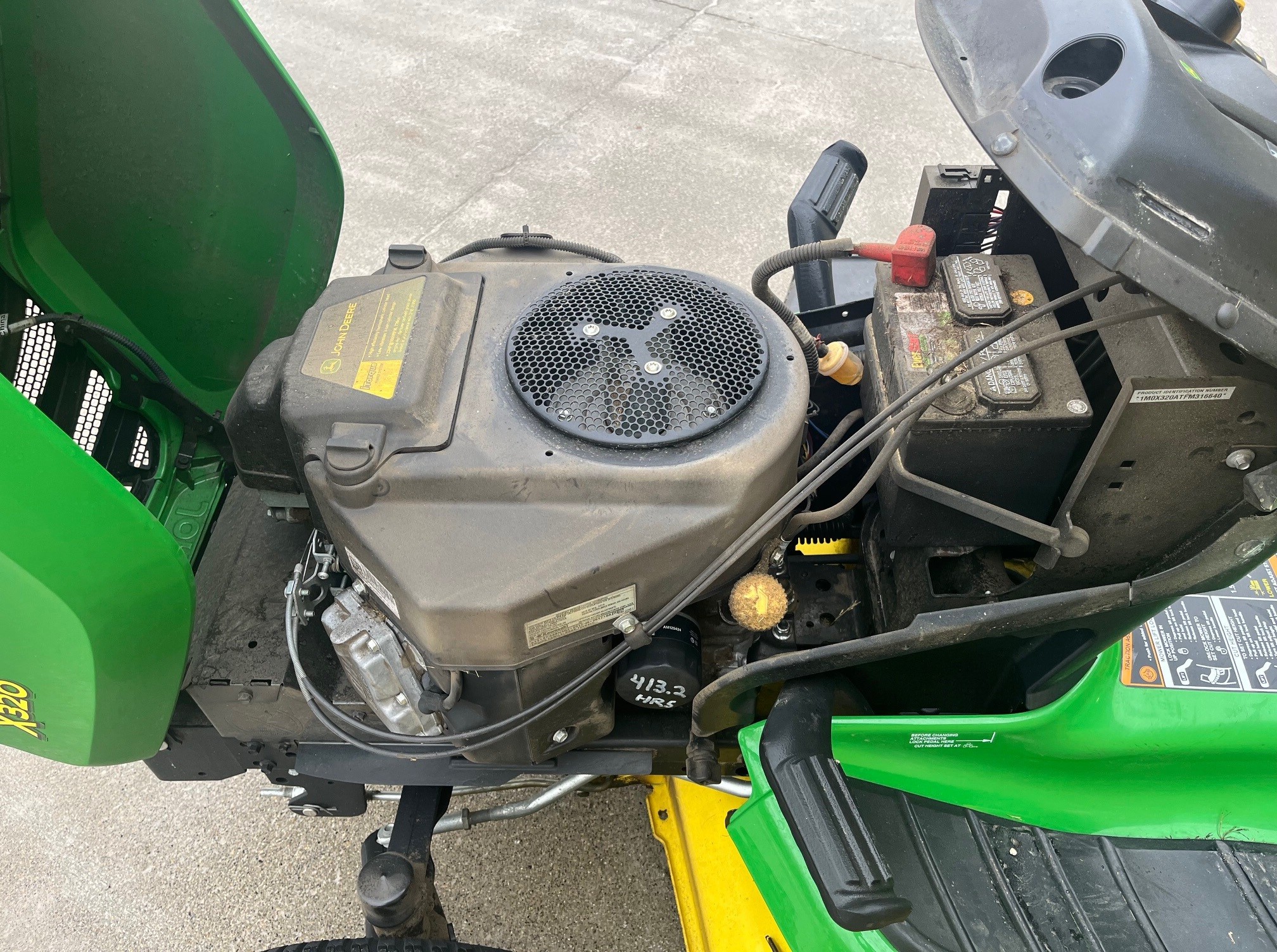 2015 John Deere X320 Image 6