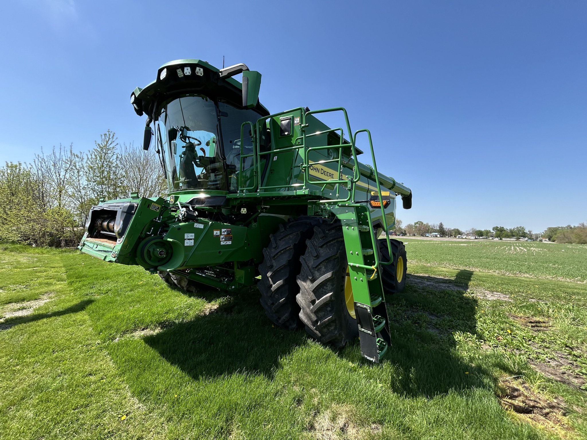  2025 John Deere S7 800 at Heritage Tractor in Galesburg, IL