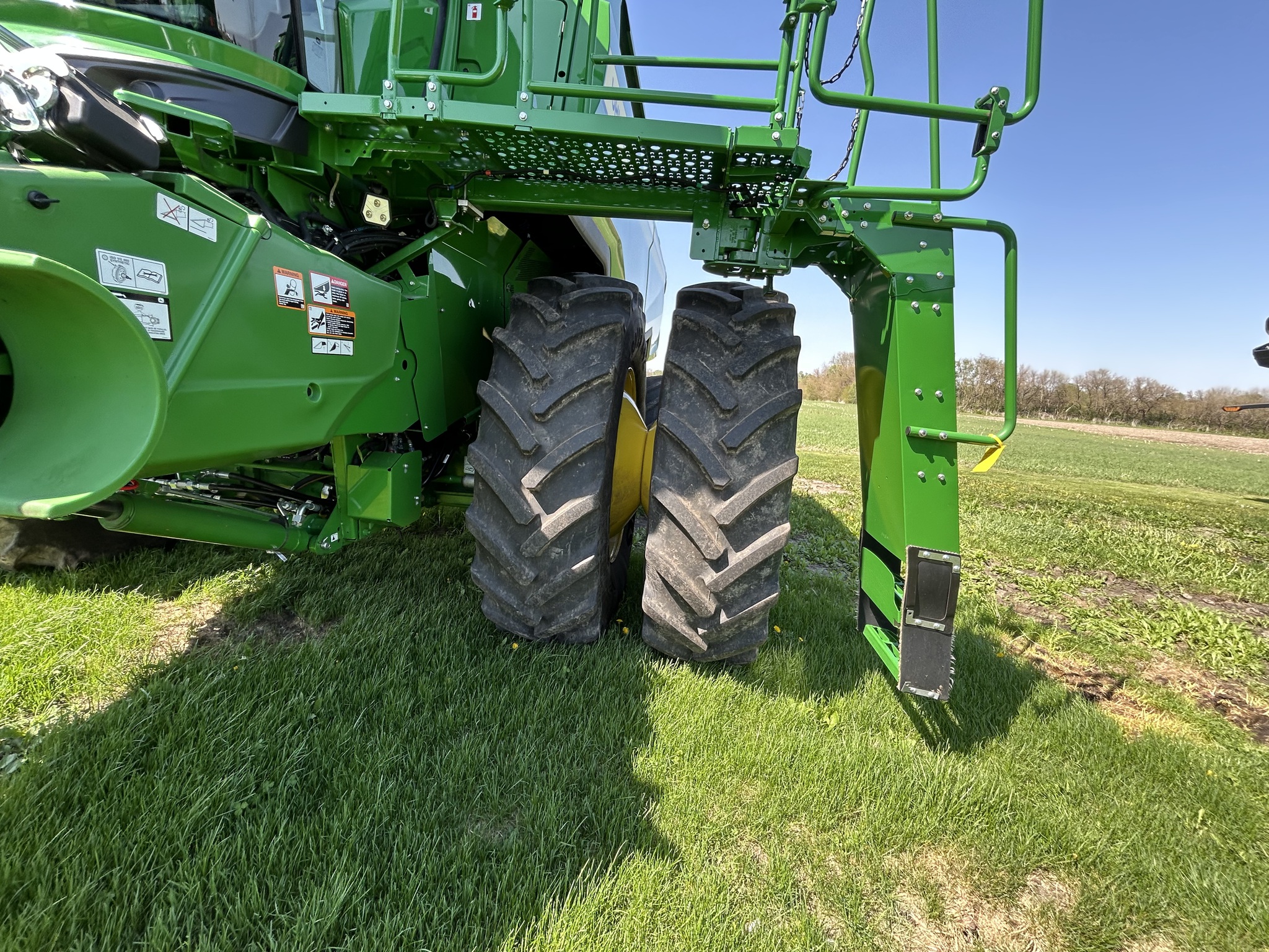  2025 John Deere S7 800 at Heritage Tractor in Galesburg, IL