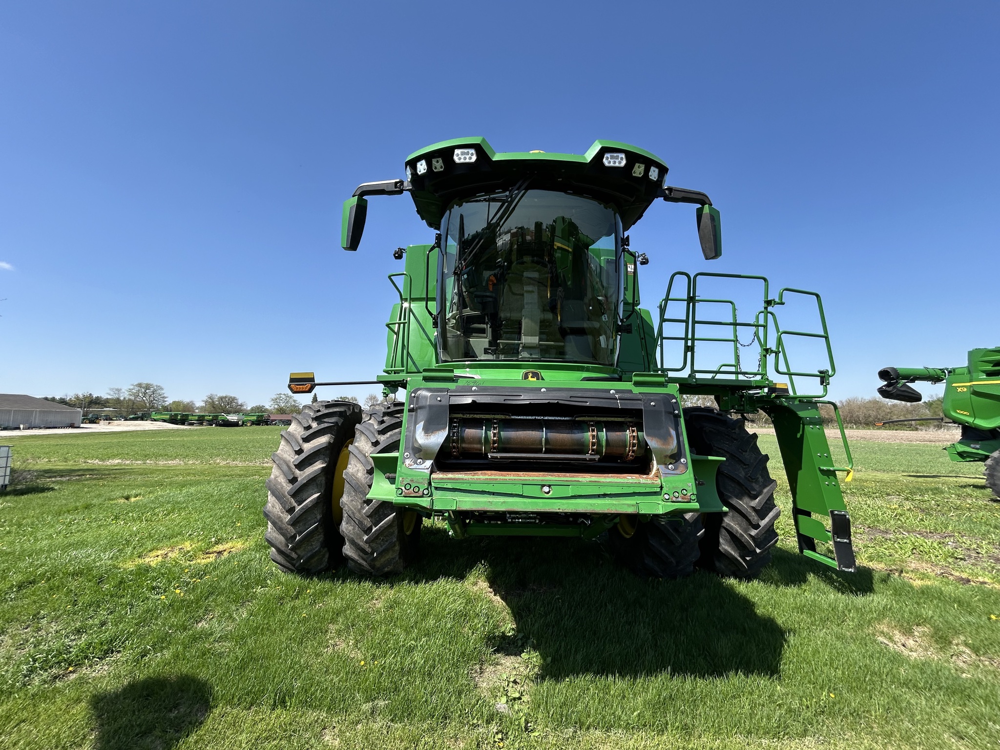  2025 John Deere S7 800 at Heritage Tractor in Galesburg, IL
