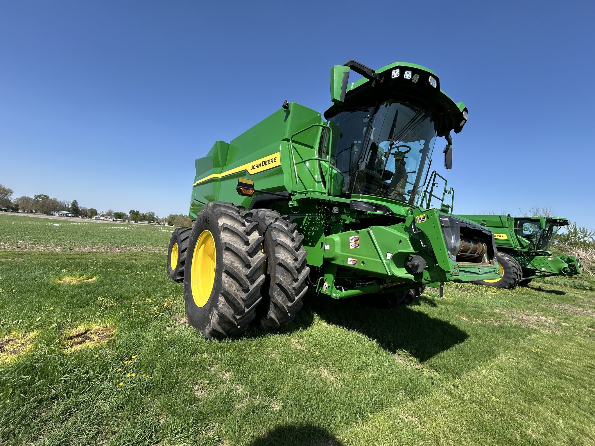  2025 John Deere S7 800 at Heritage Tractor in Galesburg, IL