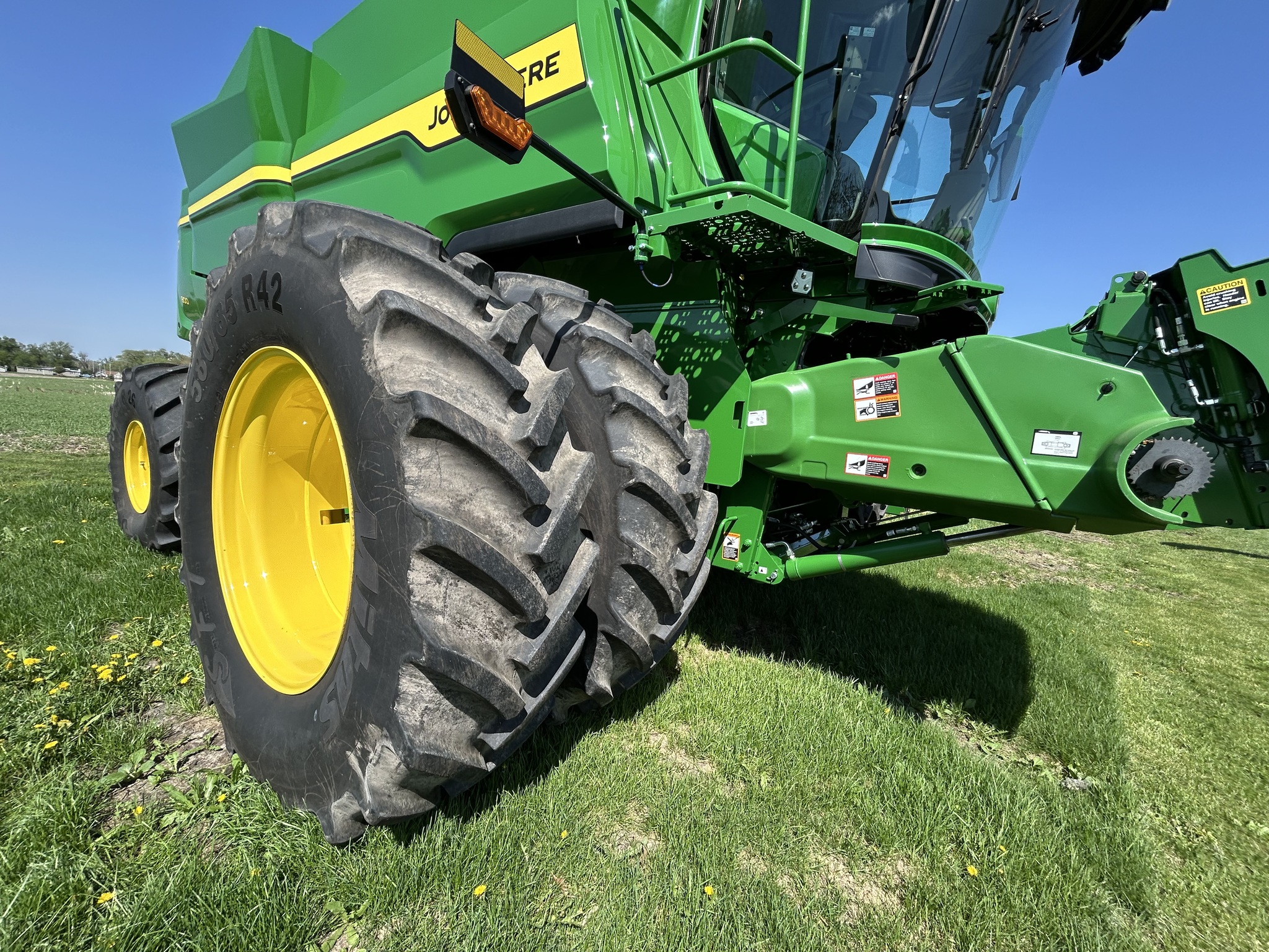  2025 John Deere S7 800 at Heritage Tractor in Galesburg, IL