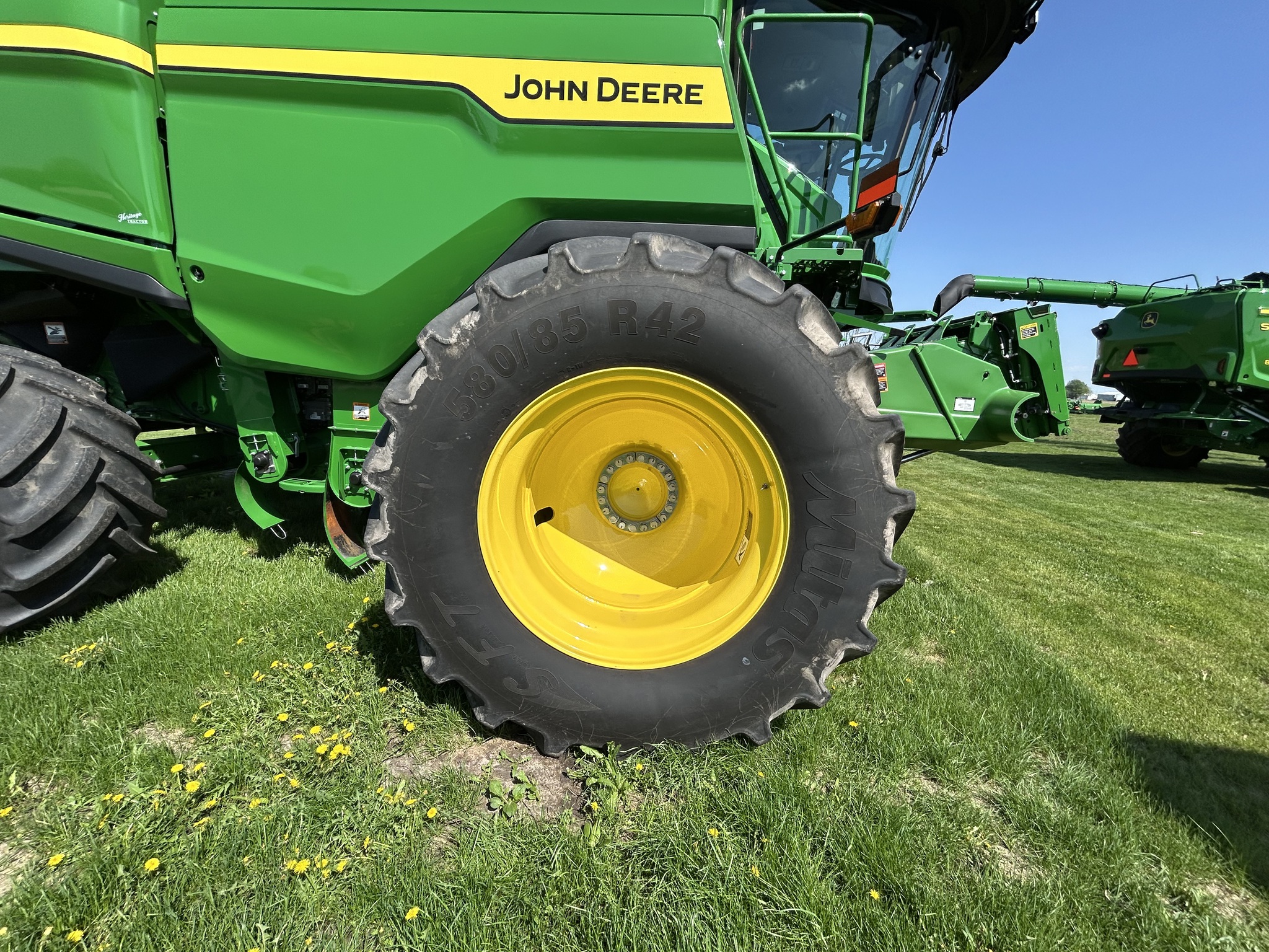  2025 John Deere S7 800 at Heritage Tractor in Galesburg, IL