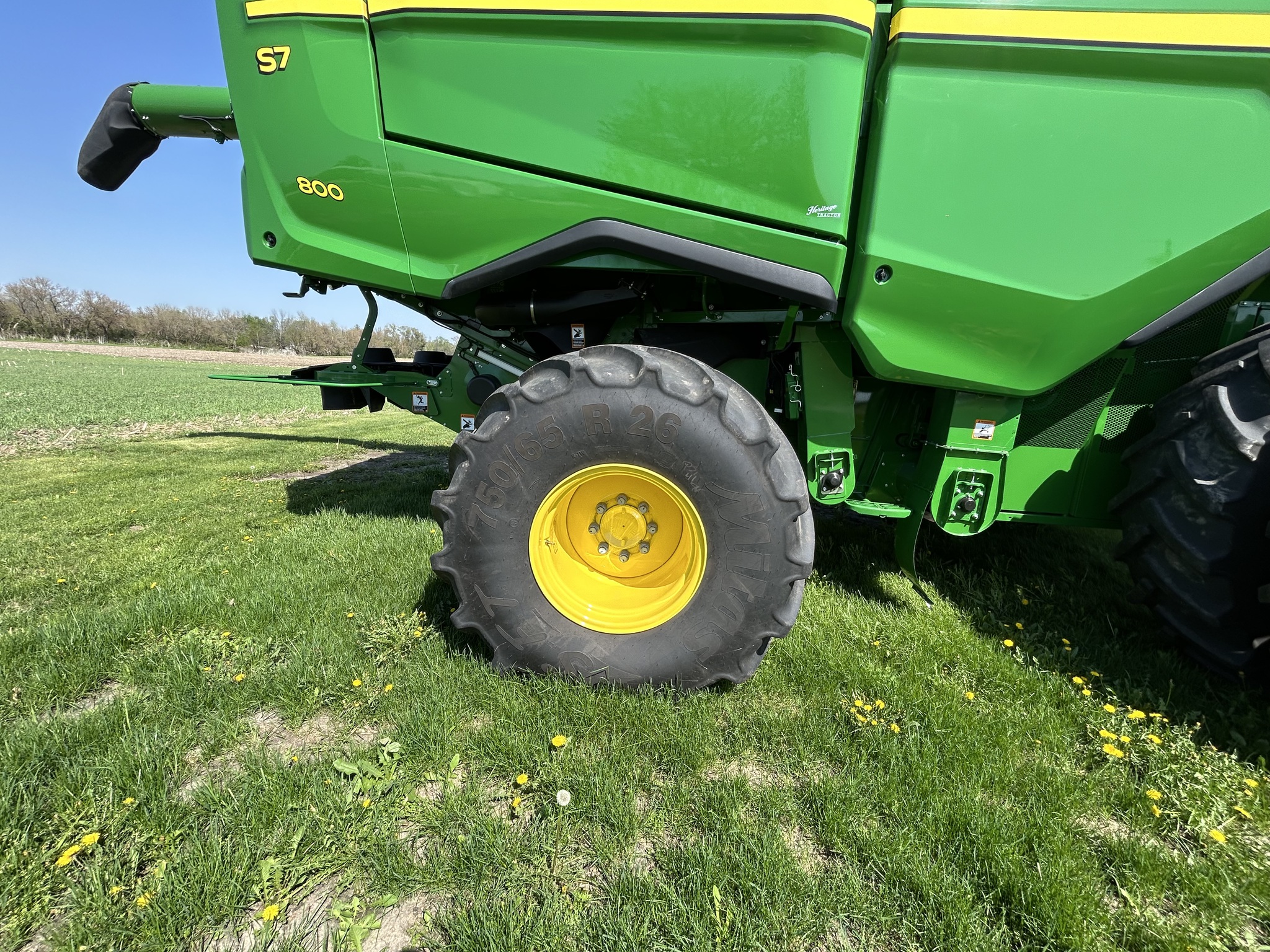 2025 John Deere S7 800 at Heritage Tractor in Galesburg, IL