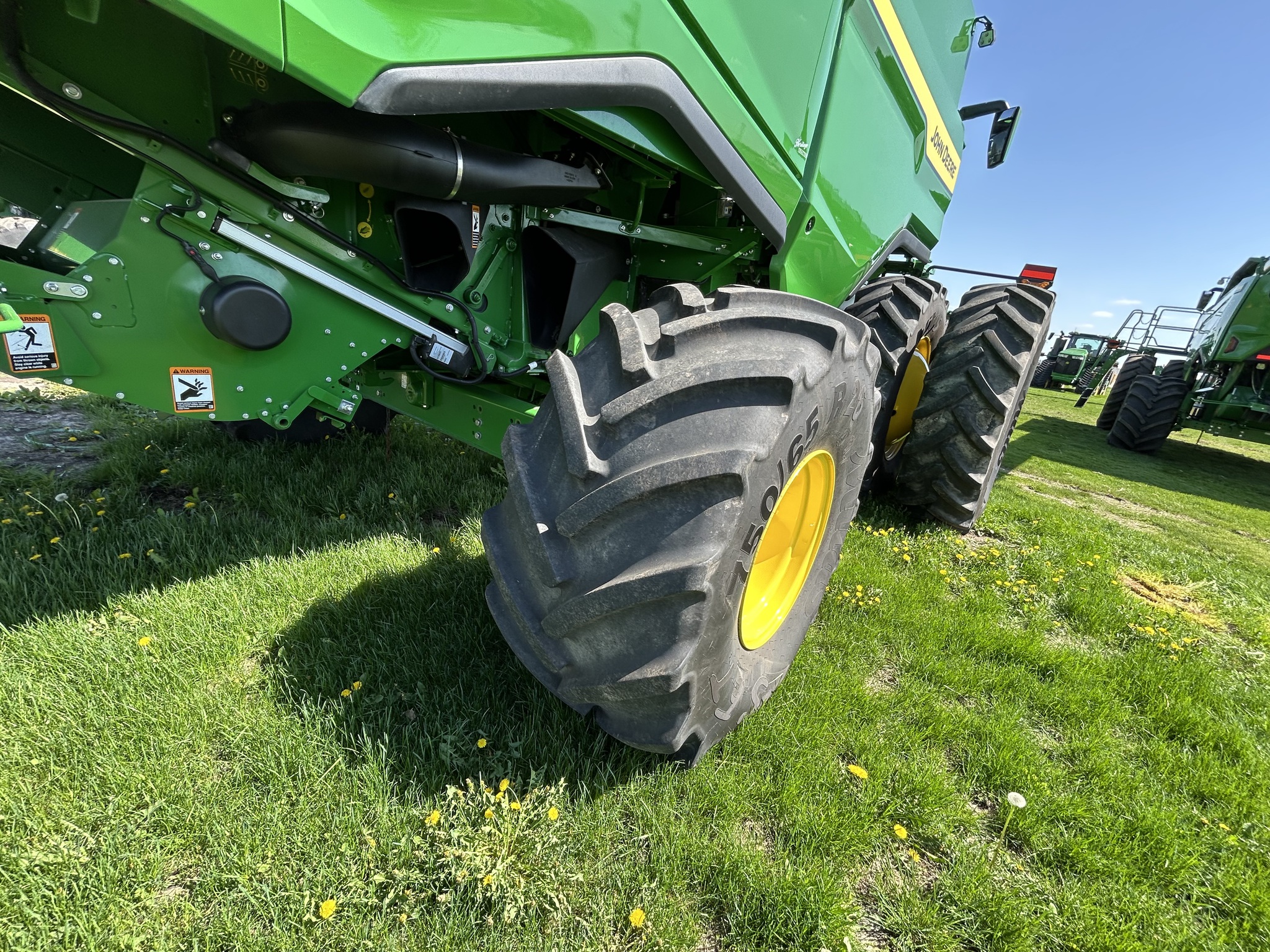  2025 John Deere S7 800 at Heritage Tractor in Galesburg, IL