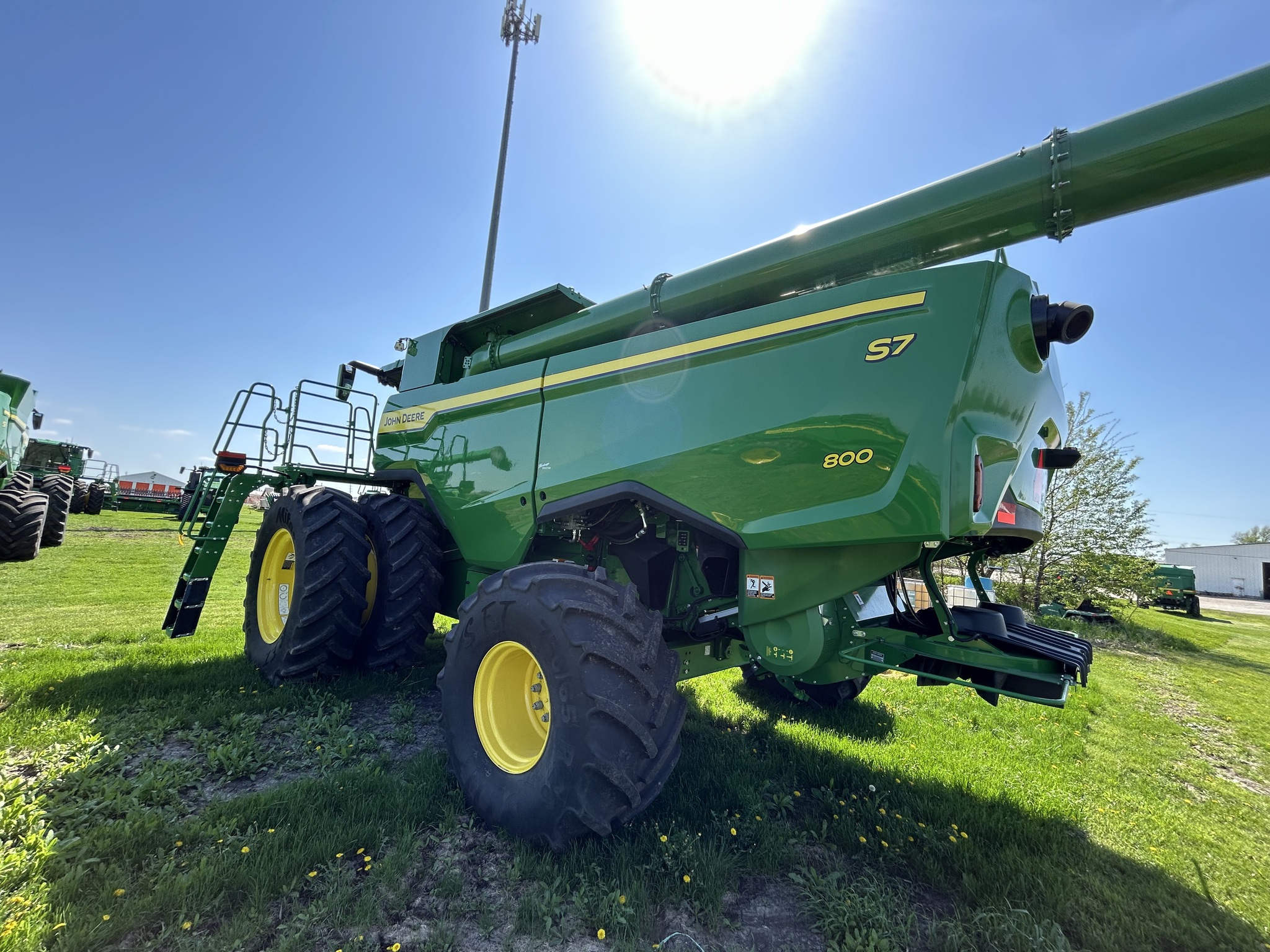  2025 John Deere S7 800 at Heritage Tractor in Galesburg, IL